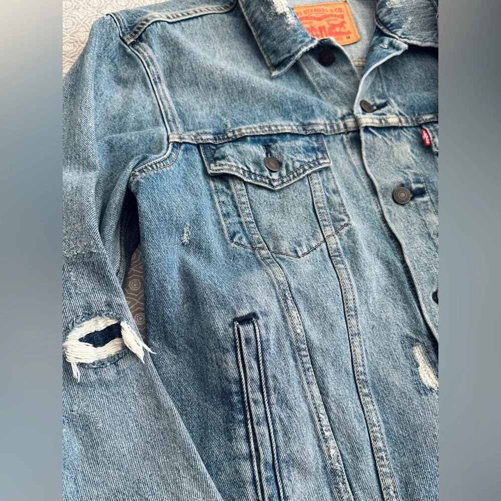 Levi's Men’s Denim Trucker Jacket Medium Wash Distressed Size M - Picture 5 of 10